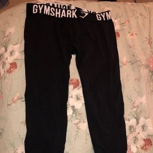 Gym shark leggings